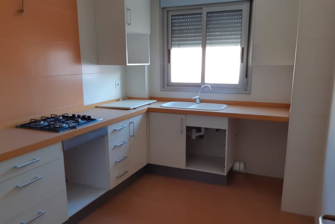 Piso en venta en AV. 9 D'octubre, L'alcúdia De Crespíns, Valencia de 120m, 3 habitaciones y 2 baños