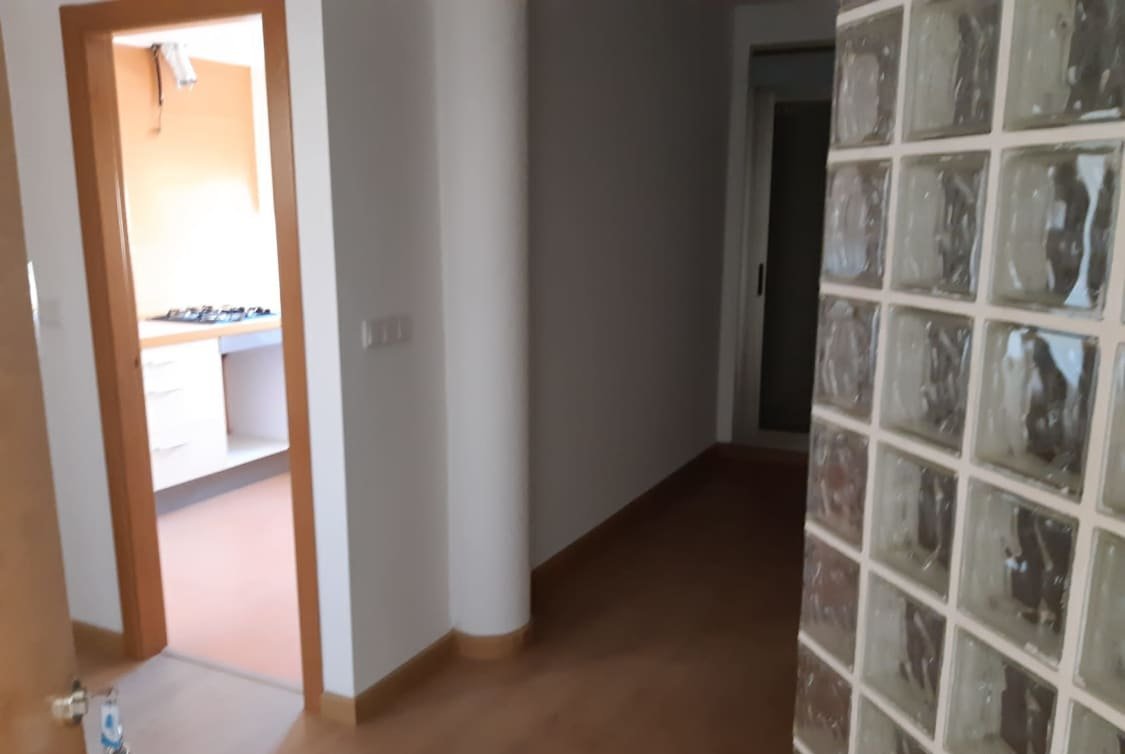 Piso en venta en AV. 9 D'octubre, L'alcúdia De Crespíns, Valencia de 120m, 3 habitaciones y 2 baños