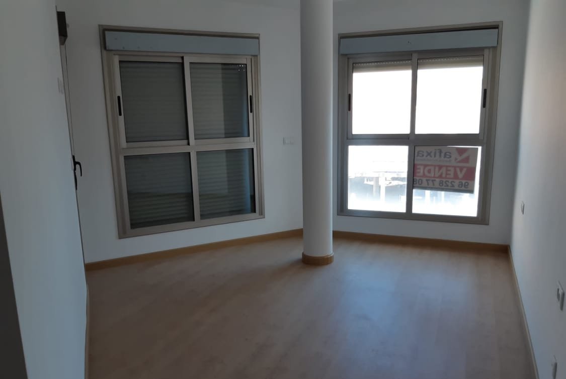 Piso en venta en AV. 9 D'octubre, L'alcúdia De Crespíns, Valencia de 120m, 3 habitaciones y 2 baños