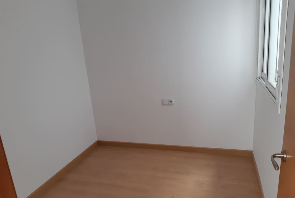 Piso en venta en AV. 9 D'octubre, L'alcúdia De Crespíns, Valencia de 120m, 3 habitaciones y 2 baños