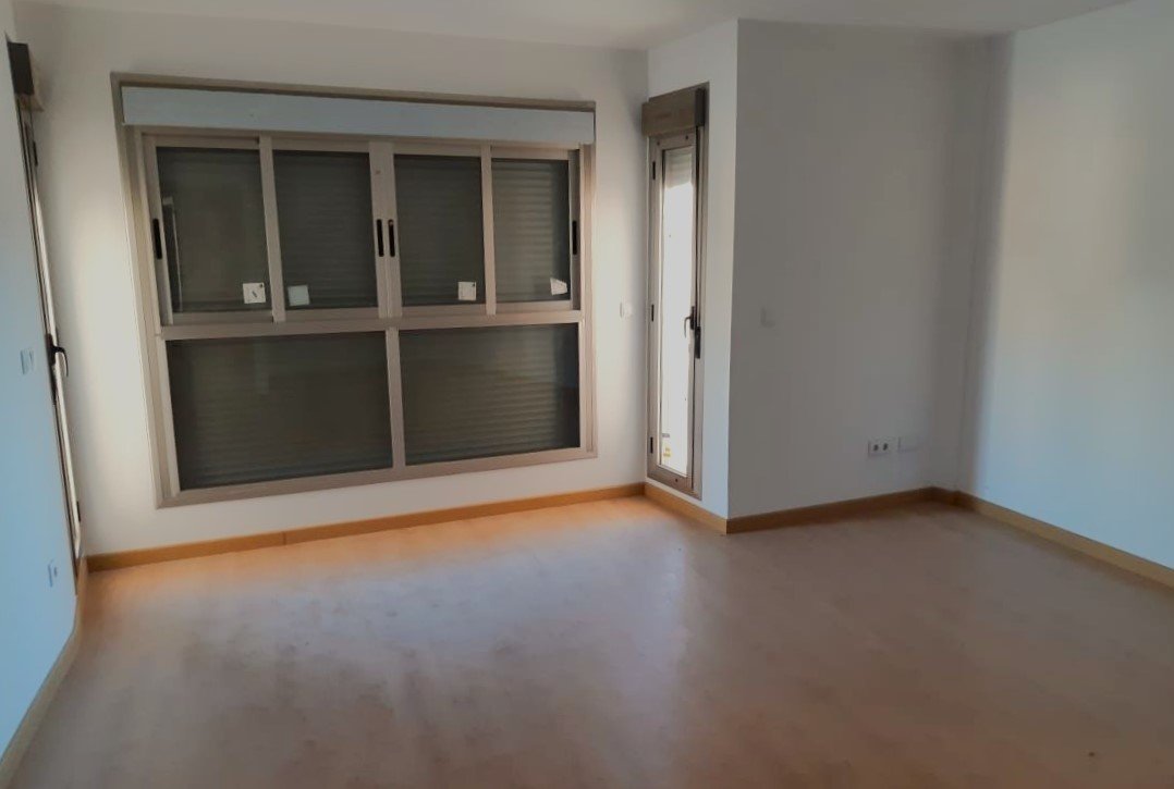 Piso en venta en AV. 9 D'octubre, L'alcúdia De Crespíns, Valencia de 120m, 3 habitaciones y 2 baños