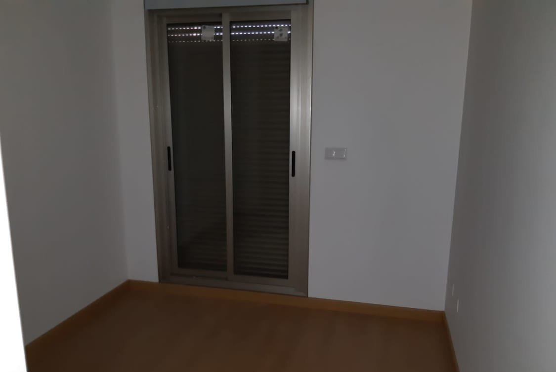 Piso en venta en AV. 9 D'octubre, L'alcúdia De Crespíns, Valencia de 120m, 3 habitaciones y 2 baños