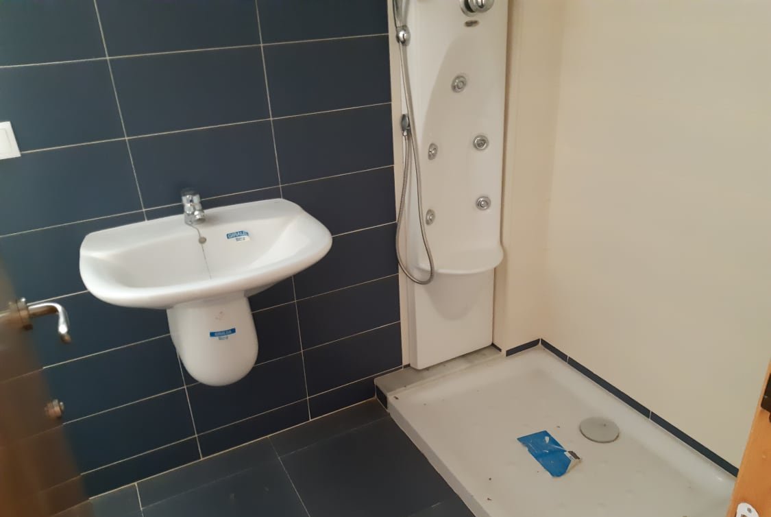 Piso en venta en AV. 9 D'octubre, L'alcúdia De Crespíns, Valencia de 120m, 3 habitaciones y 2 baños