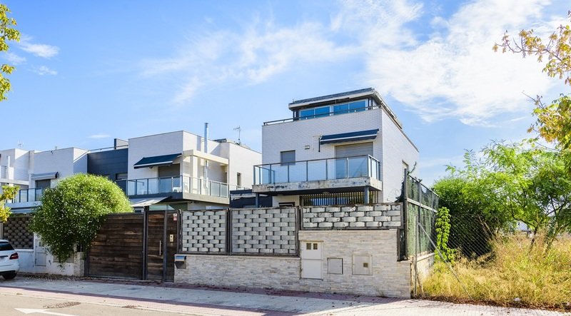 Se oferta casa en calle manuel montesinos, Castellón de la PlanaCastelló de la Plana, por 420.000 con 359m y 5 habitaciones