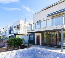 Se oferta casa en calle manuel montesinos, Castellón de la PlanaCastelló de la Plana, por 420.000 con 359m y 5 habitaciones