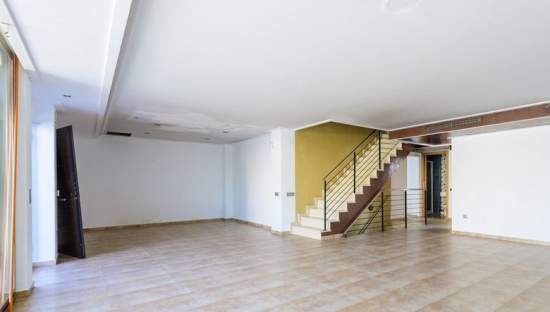 Se oferta casa en calle manuel montesinos, Castellón de la PlanaCastelló de la Plana, por 420.000 con 359m y 5 habitaciones