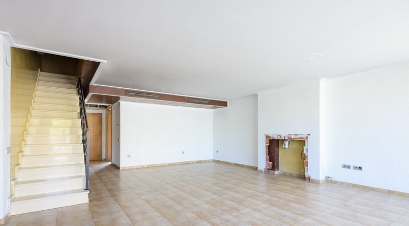 Se oferta casa en calle manuel montesinos, Castellón de la PlanaCastelló de la Plana, por 420.000 con 359m y 5 habitaciones