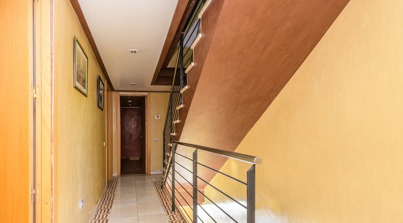 Se oferta casa en calle manuel montesinos, Castellón de la PlanaCastelló de la Plana, por 420.000 con 359m y 5 habitaciones