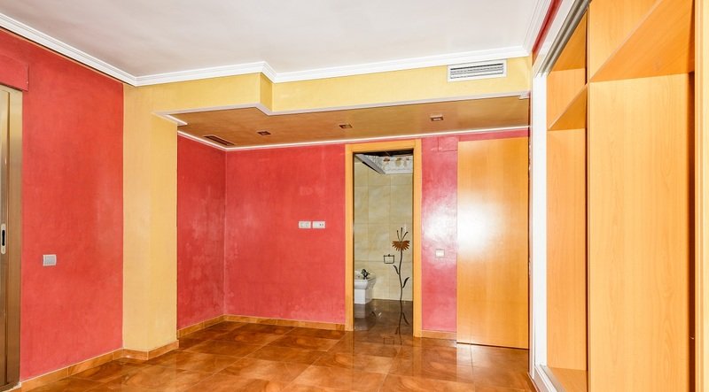 Se oferta casa en calle manuel montesinos, Castellón de la PlanaCastelló de la Plana, por 420.000 con 359m y 5 habitaciones