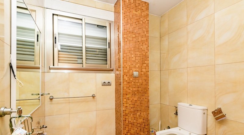 Se oferta casa en calle manuel montesinos, Castellón de la PlanaCastelló de la Plana, por 420.000 con 359m y 5 habitaciones