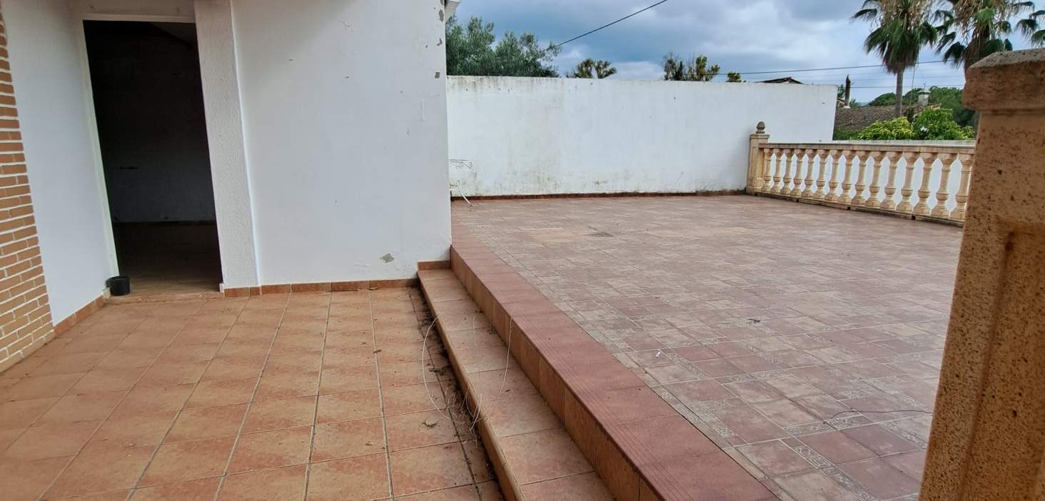 Chalet en venta en Canals, Valencia