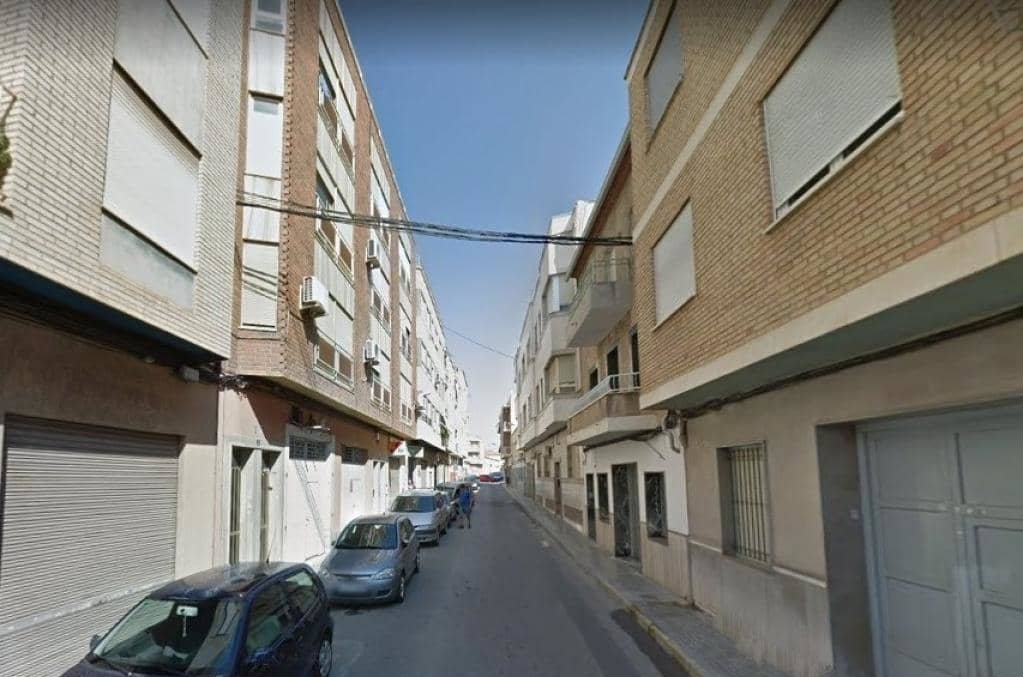 Garaje en venta en Calle Goya Novelda Alicante
