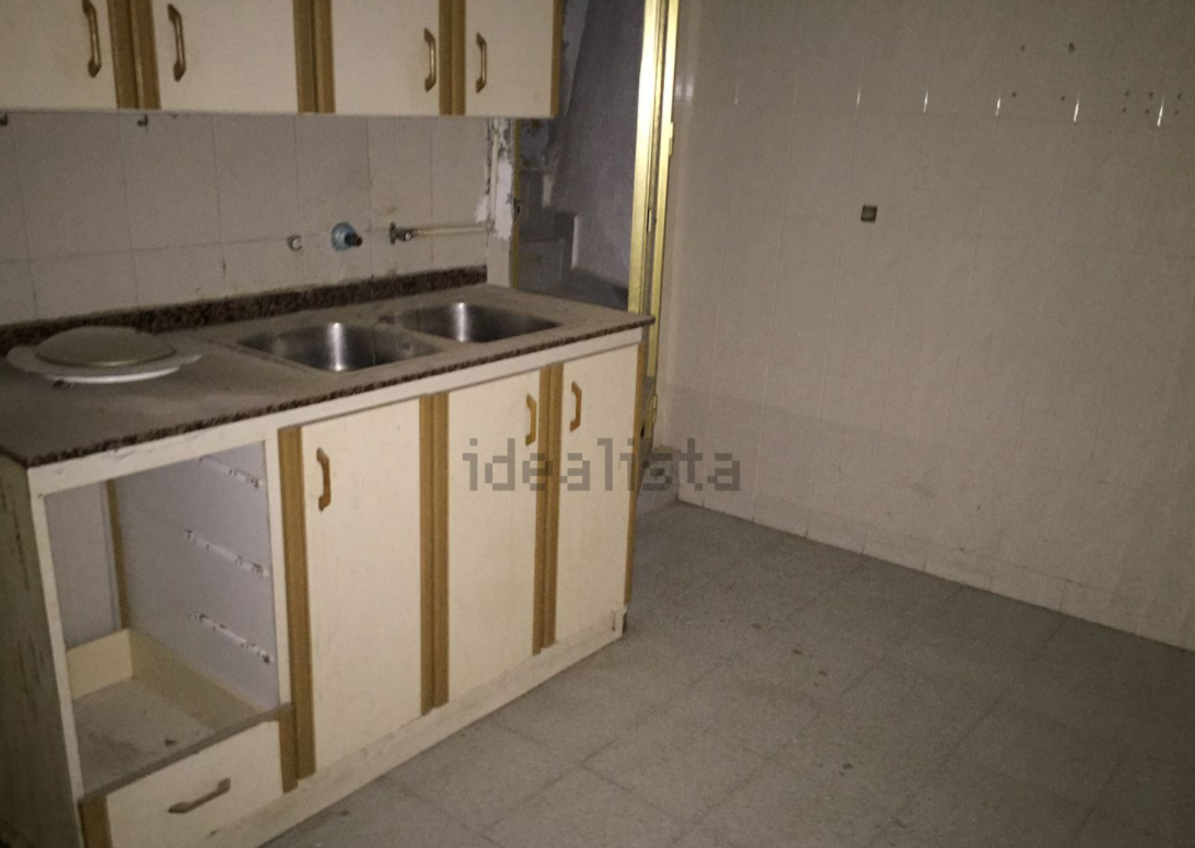 Venta de casa por 27900 con 94m y 3 habitaciones en calle tremendal Onda