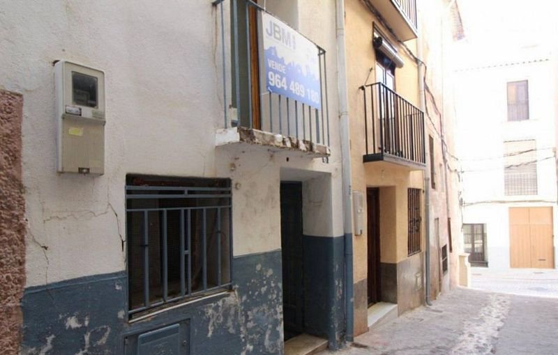 Venta de casa por 27900 con 94m y 3 habitaciones en calle tremendal Onda