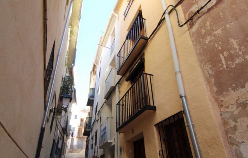 Venta de casa por 27900 con 94m y 3 habitaciones en calle tremendal Onda