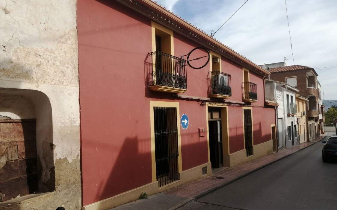 Unifamiliar Casa De Pueblo en venta  en Calle Pintor Juan Gabriel Barcelo, Salinas, Alicante