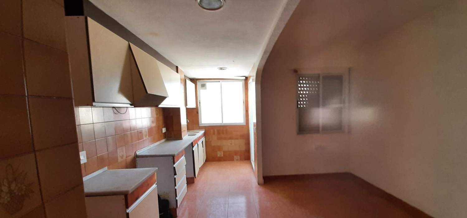 Piso en venta en Calle Nou Doctubre Canals Valencia