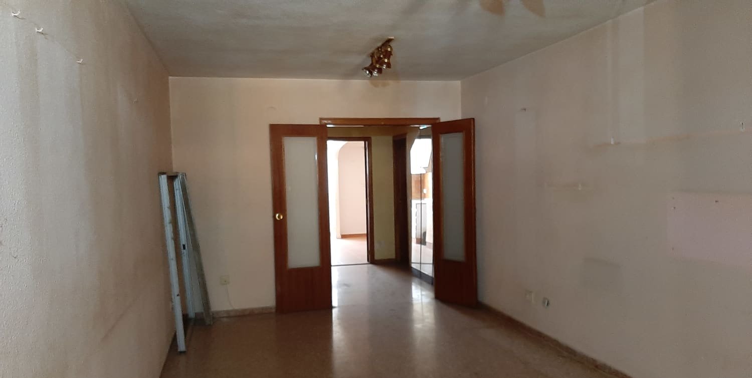 Piso en venta en Calle Nou Doctubre Canals Valencia