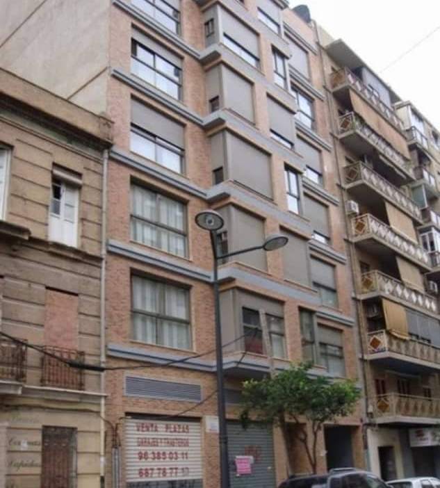 Garaje en venta en Avenida Constitucion Valencia Valencia