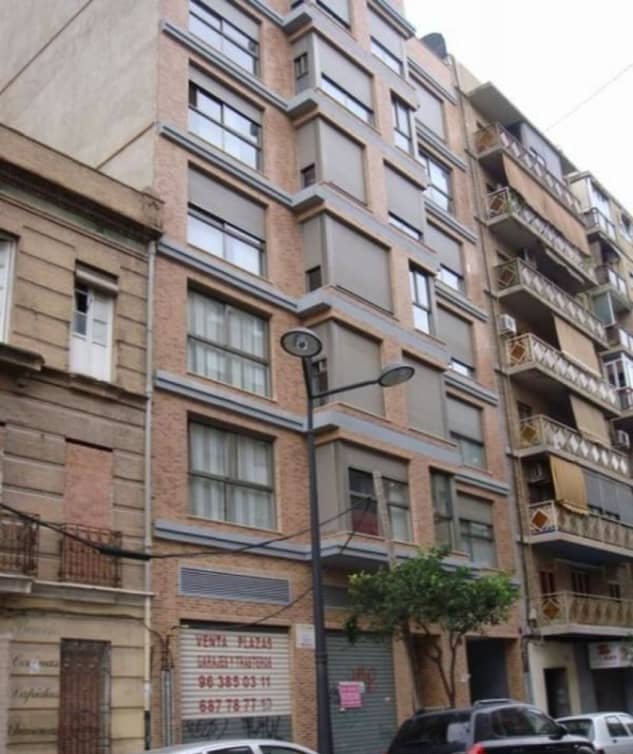 Garaje en venta en Avenida Constitucion Valencia Valencia