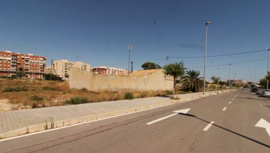 Urbano (Solar) en venta  en Calle Formentera De Segura, Elche, Alicante