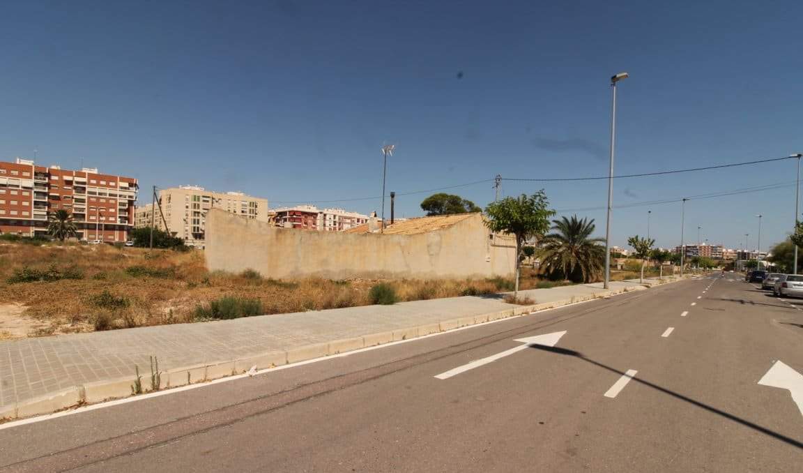 Urbano (Solar) en venta  en Calle Formentera De Segura, Elche, Alicante