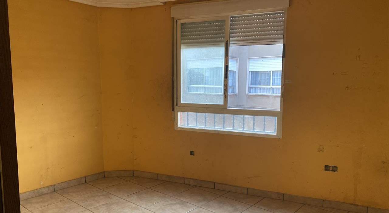 Compra piso por 42.500 con 117m y 2 habitaciones en calle vicent ramon, Betxí