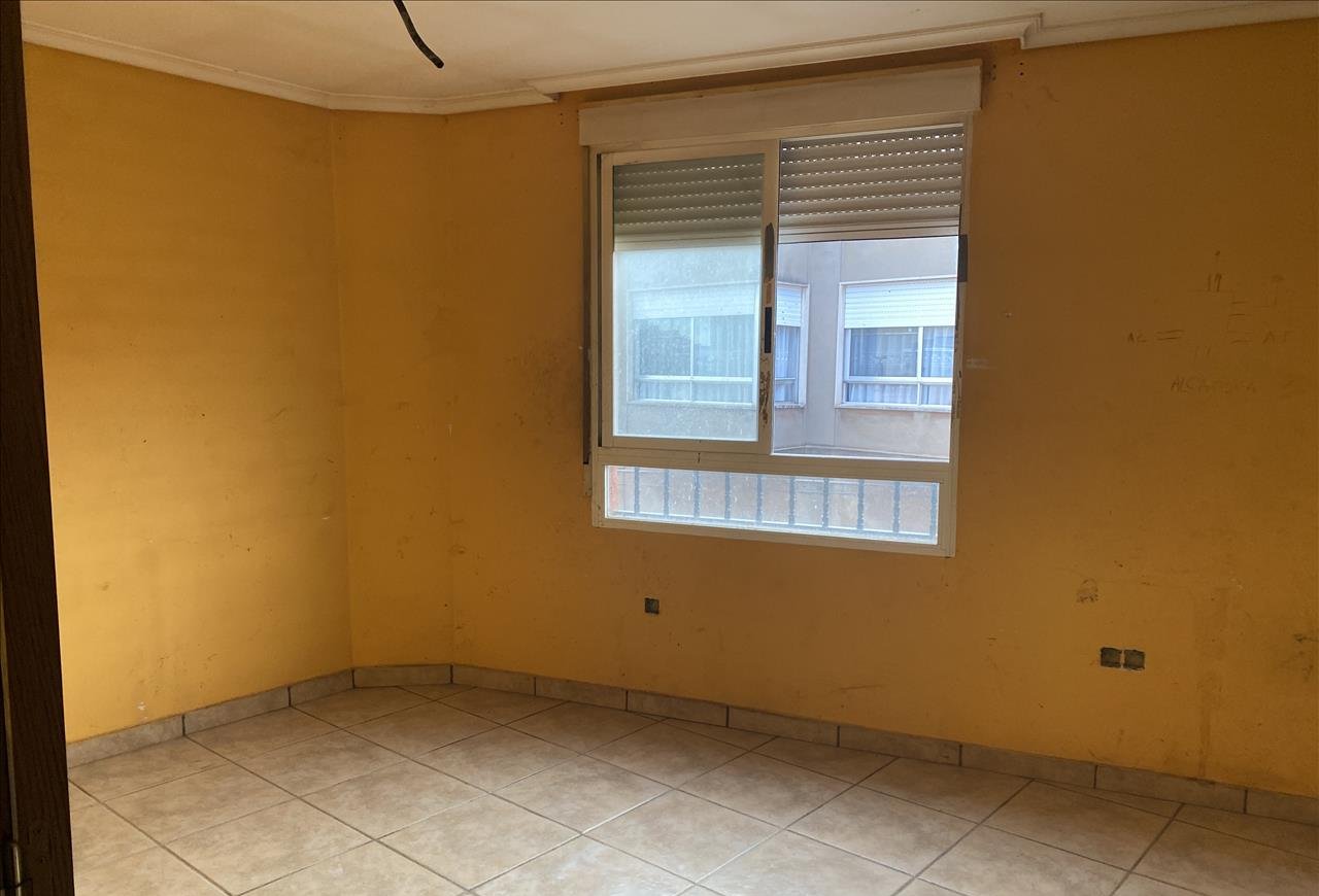 Compra piso por 42.500 con 117m y 2 habitaciones en calle vicent ramon, Betxí