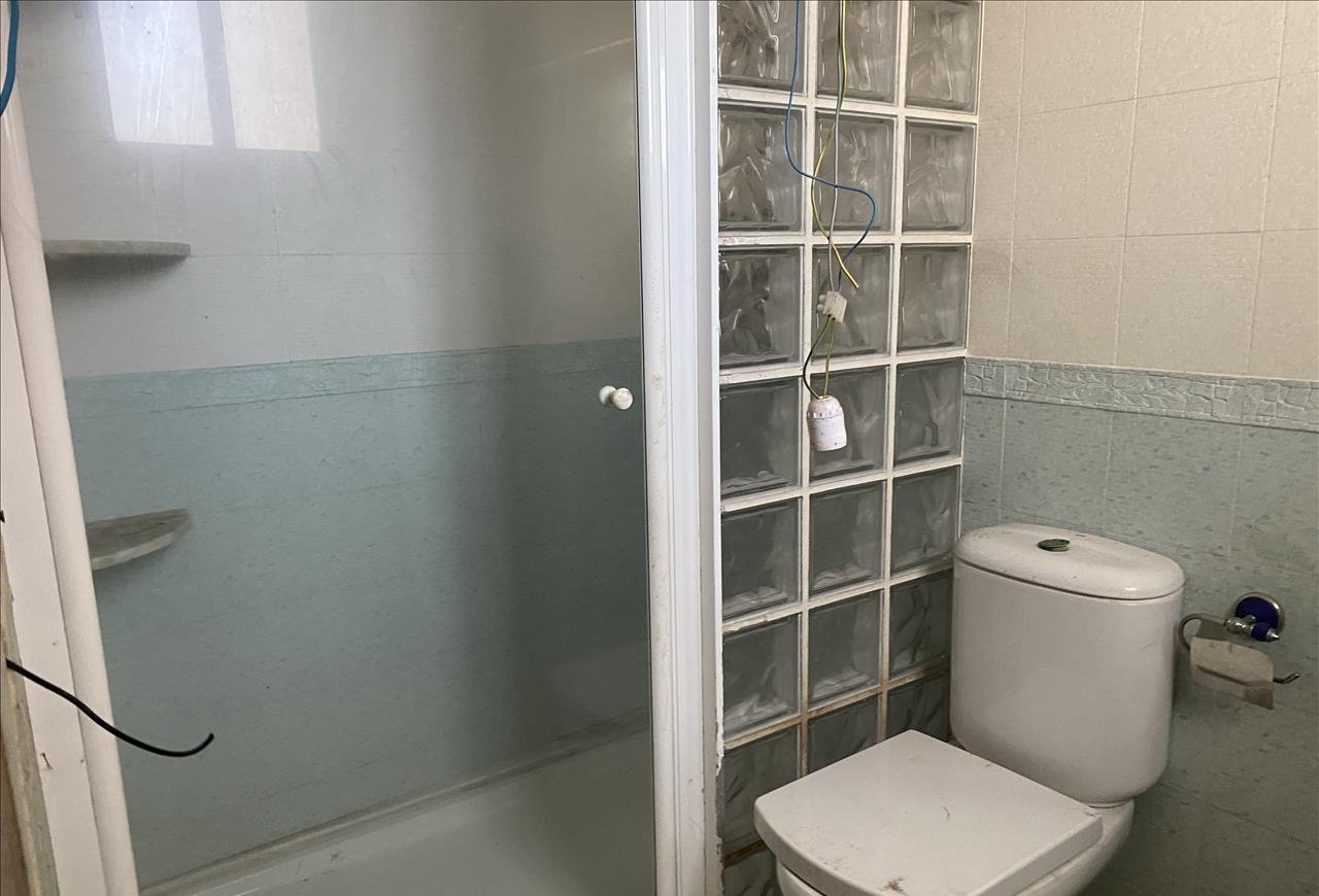 Compra piso por 42.500 con 117m y 2 habitaciones en calle vicent ramon, Betxí