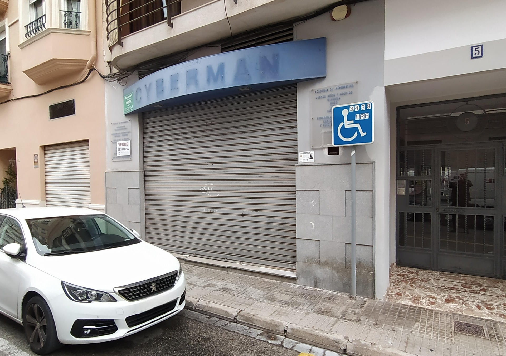 Local comercial en venta en ccalle jacinto benavente 5 en Gandia por 147500 de 241m undefined