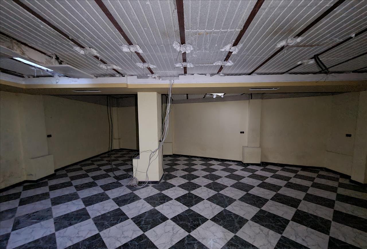 Local comercial en venta en ccalle jacinto benavente 5 en Gandia por 147500 de 241m undefined