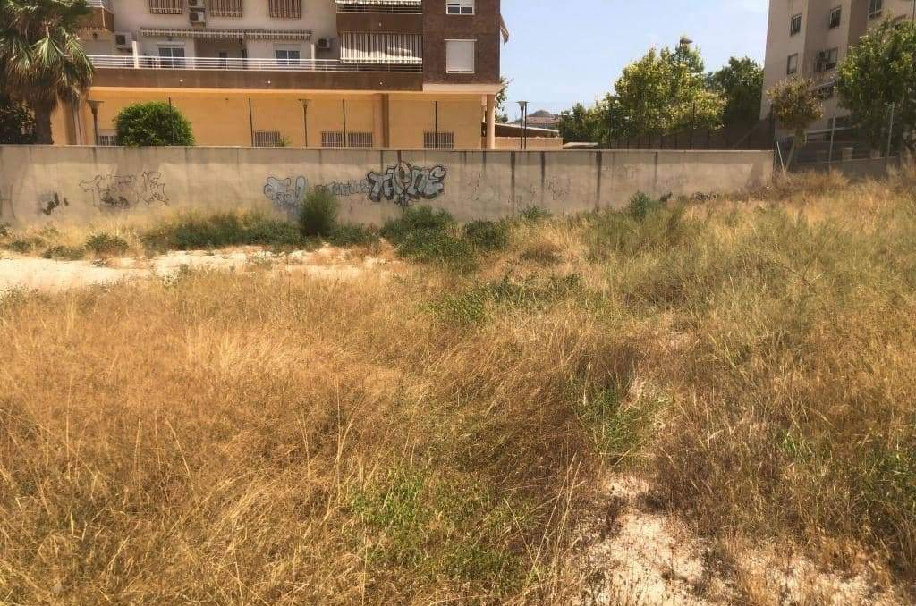 Urbano Solar en venta  en Calle Alcala De Henares Elda Alicante