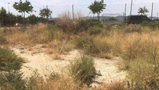 Urbano Solar en venta  en Calle Alcala De Henares Elda Alicante