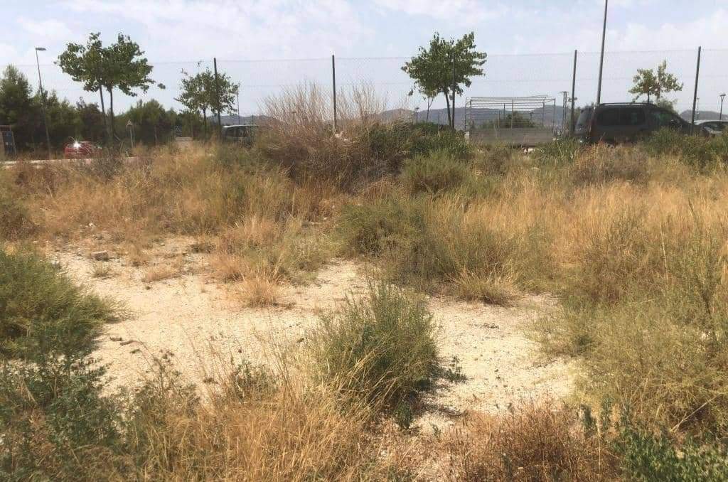 Urbano Solar en venta  en Calle Alcala De Henares Elda Alicante
