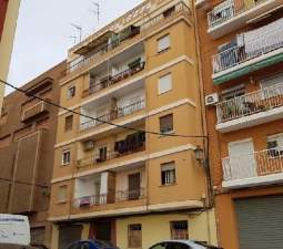 Local comercial a la venta en cpintor orrente en Valencia por 99000 de 262m en condiciones de restauracin