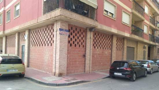 Se vende local comercial por 144900 de 263m en condiciones de restauracin en calle vereda san isidro Murcia