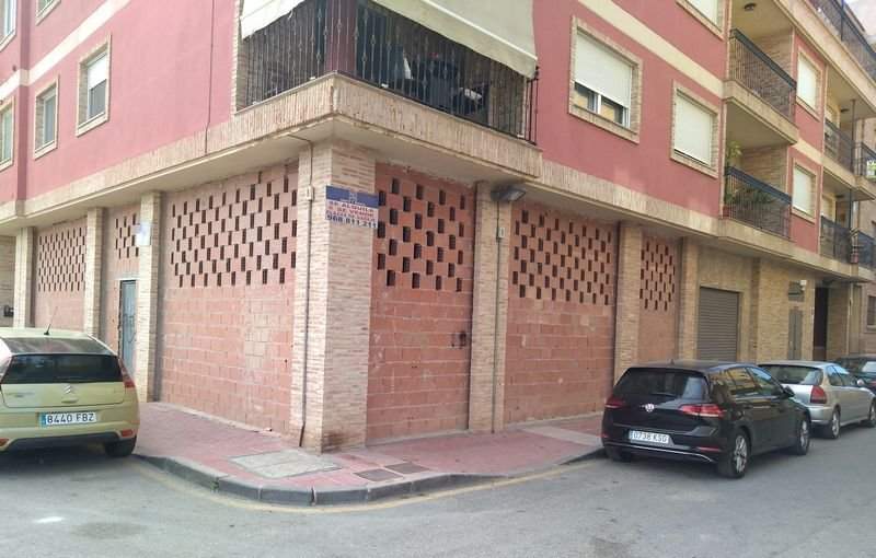 Se vende local comercial por 144900 de 263m en condiciones de restauracin en calle vereda san isidro Murcia