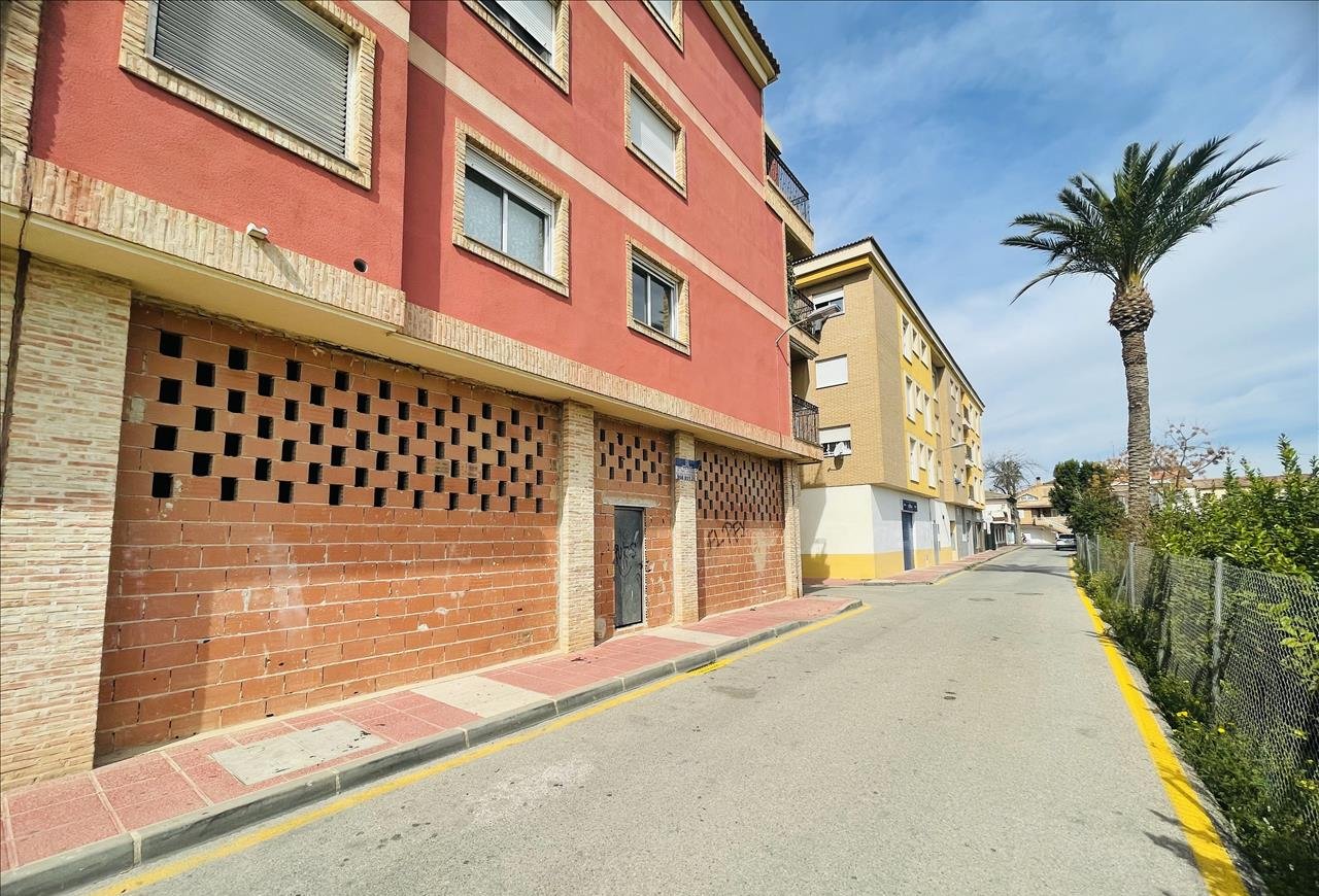 Se vende local comercial por 144900 de 263m en condiciones de restauracin en calle vereda san isidro Murcia