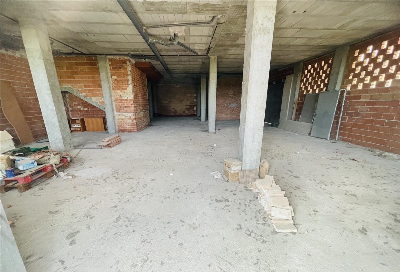 Se vende local comercial por 144900 de 263m en condiciones de restauracin en calle vereda san isidro Murcia