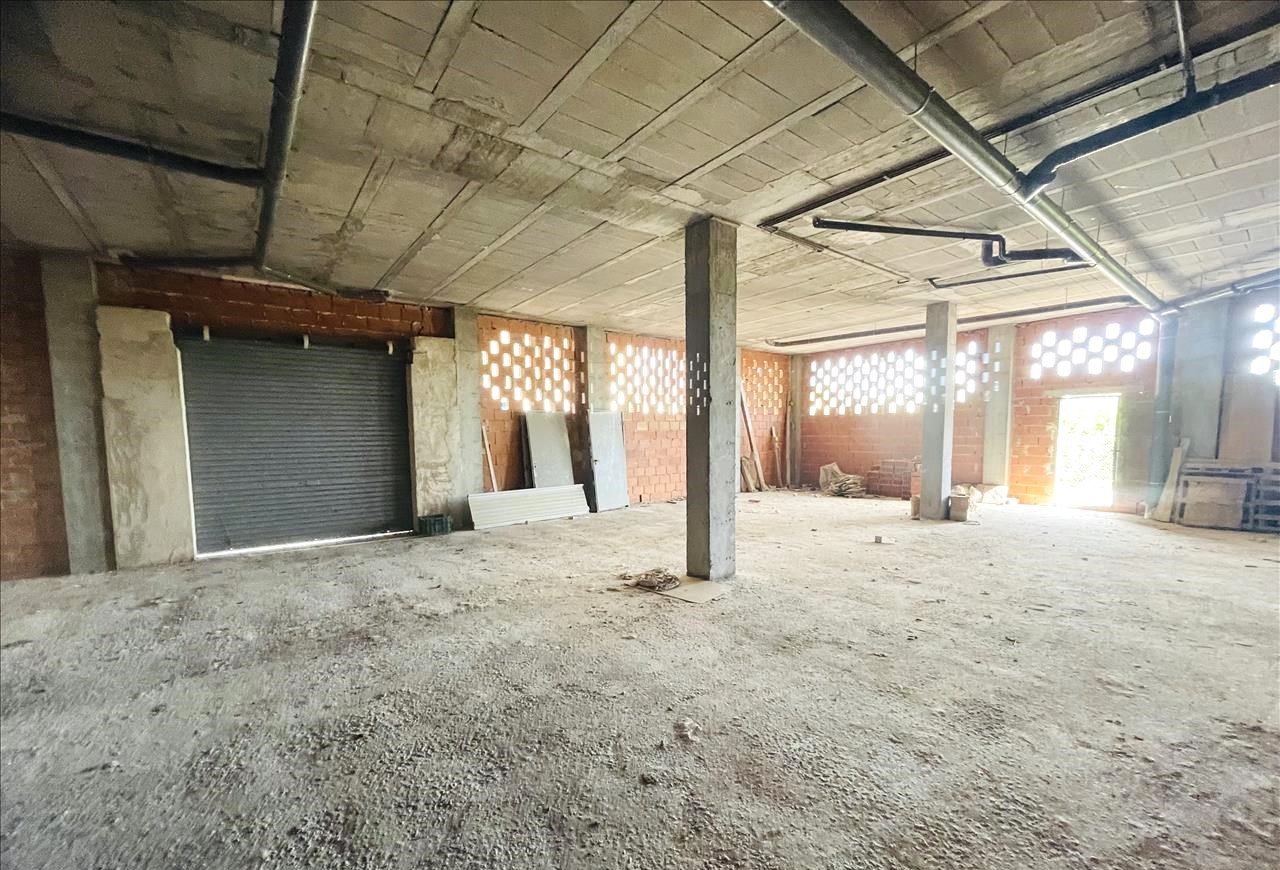 Se vende local comercial por 144900 de 263m en condiciones de restauracin en calle vereda san isidro Murcia