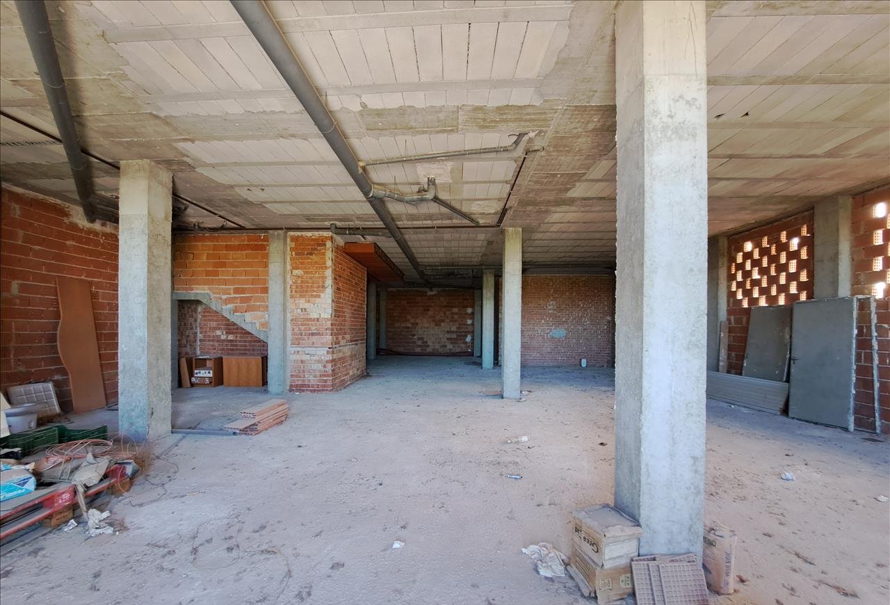 Se vende local comercial por 144900 de 263m en condiciones de restauracin en calle vereda san isidro Murcia