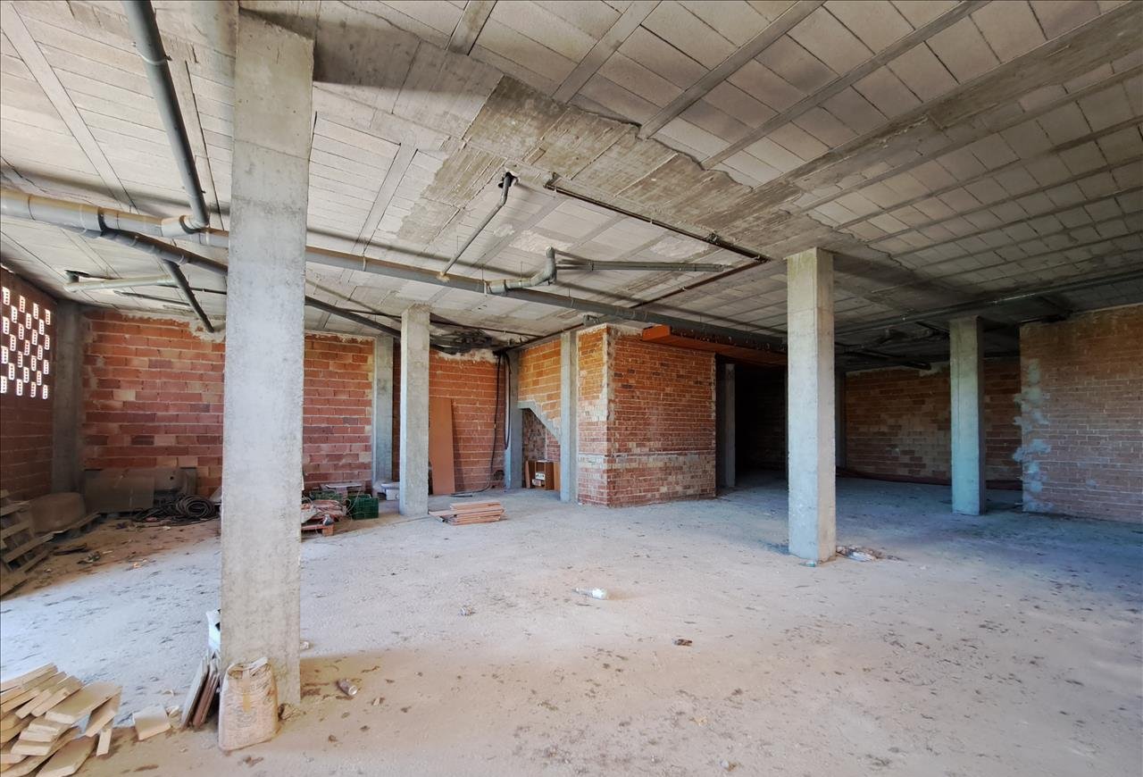 Se vende local comercial por 144900 de 263m en condiciones de restauracin en calle vereda san isidro Murcia