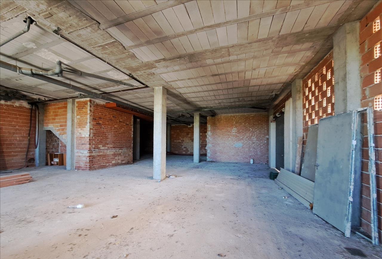 Se vende local comercial por 144900 de 263m en condiciones de restauracin en calle vereda san isidro Murcia