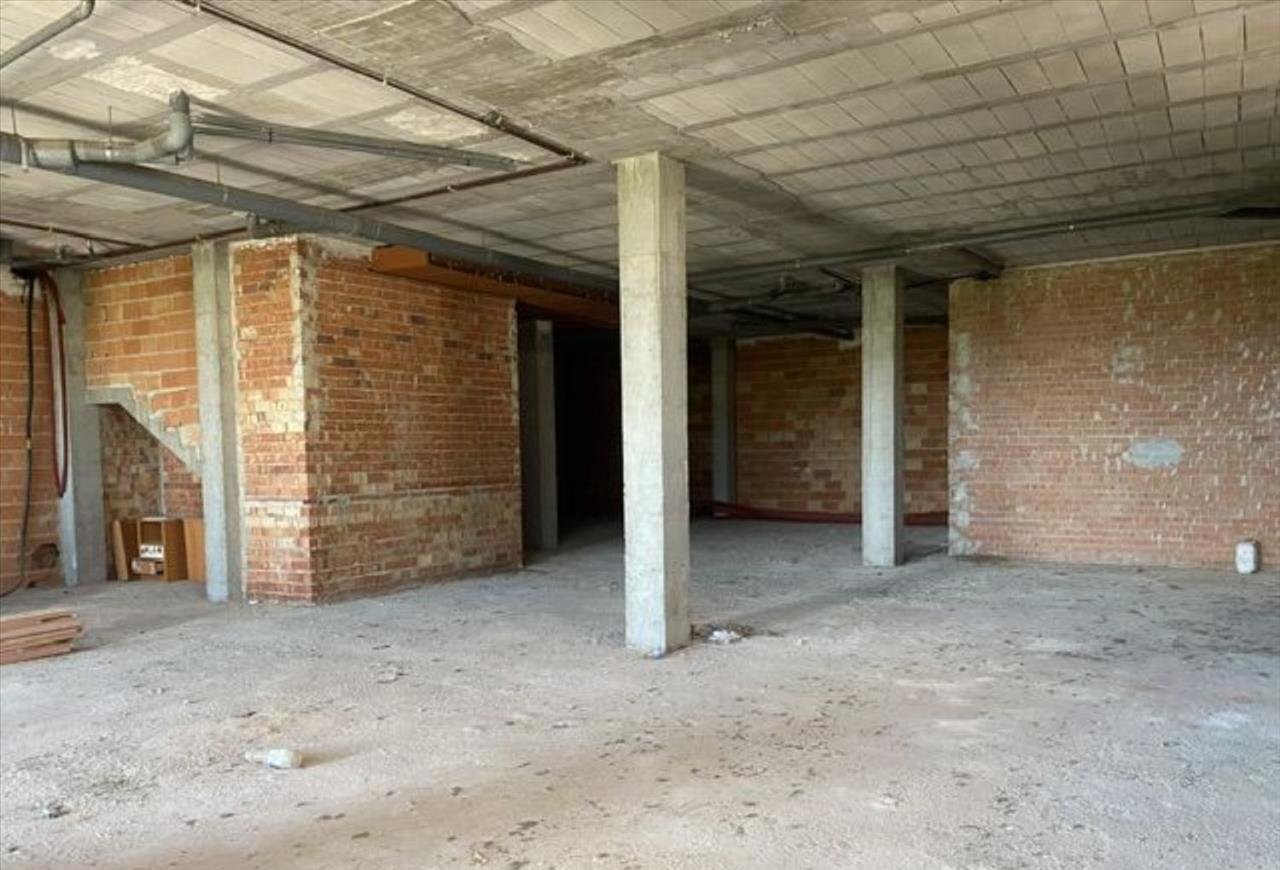 Se vende local comercial por 144900 de 263m en condiciones de restauracin en calle vereda san isidro Murcia