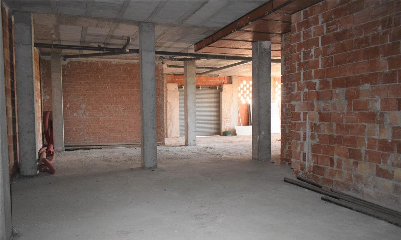 Se vende local comercial por 144900 de 263m en condiciones de restauracin en calle vereda san isidro Murcia
