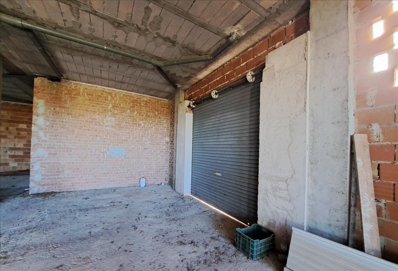 Se vende local comercial por 144900 de 263m en condiciones de restauracin en calle vereda san isidro Murcia