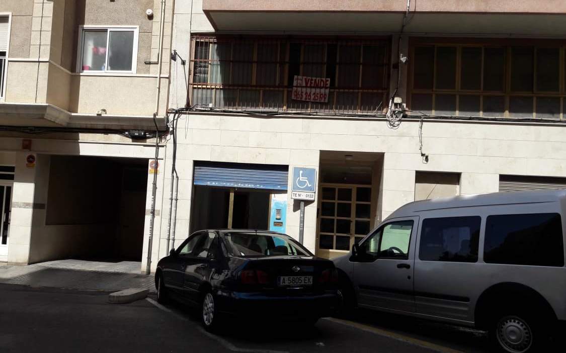 Local Comercial en venta  en Calle Diego Fuentes Serrano Elche Alicante