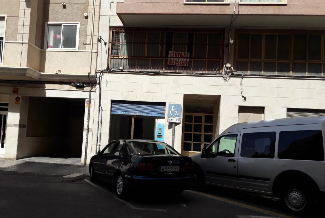 Local Comercial en venta  en Calle Diego Fuentes Serrano Elche Alicante