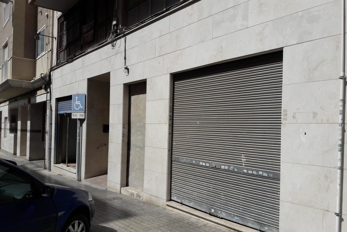 Local Comercial en venta  en Calle Diego Fuentes Serrano Elche Alicante