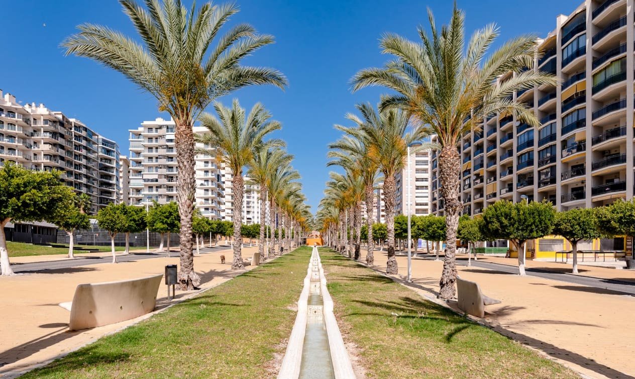 Garaje en venta en Calle Marinada Villajoyosa Alicante
